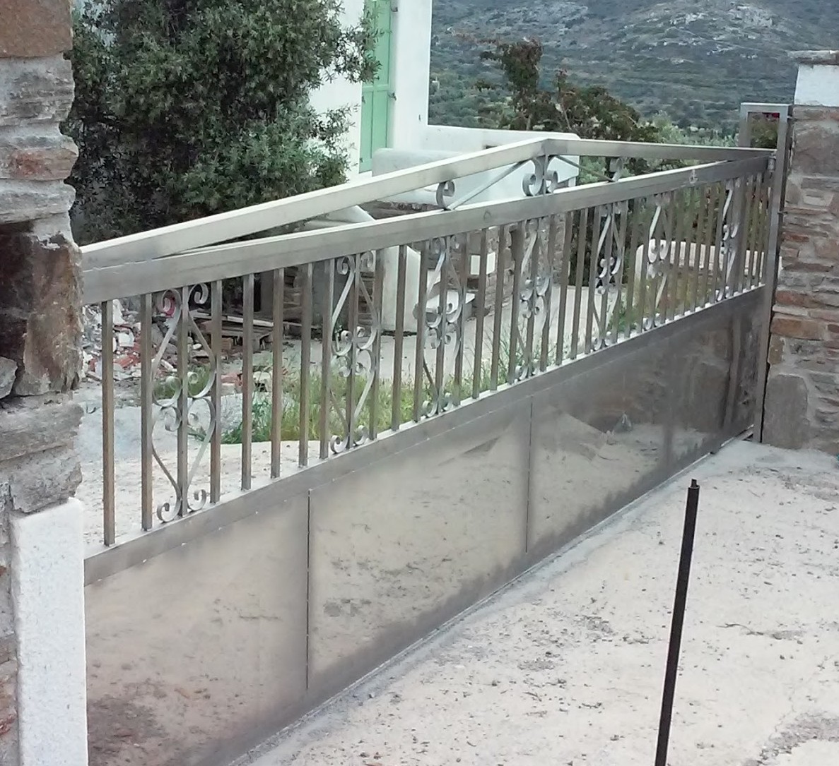 Κάγκελο με διακοσμητικά σχέδια
